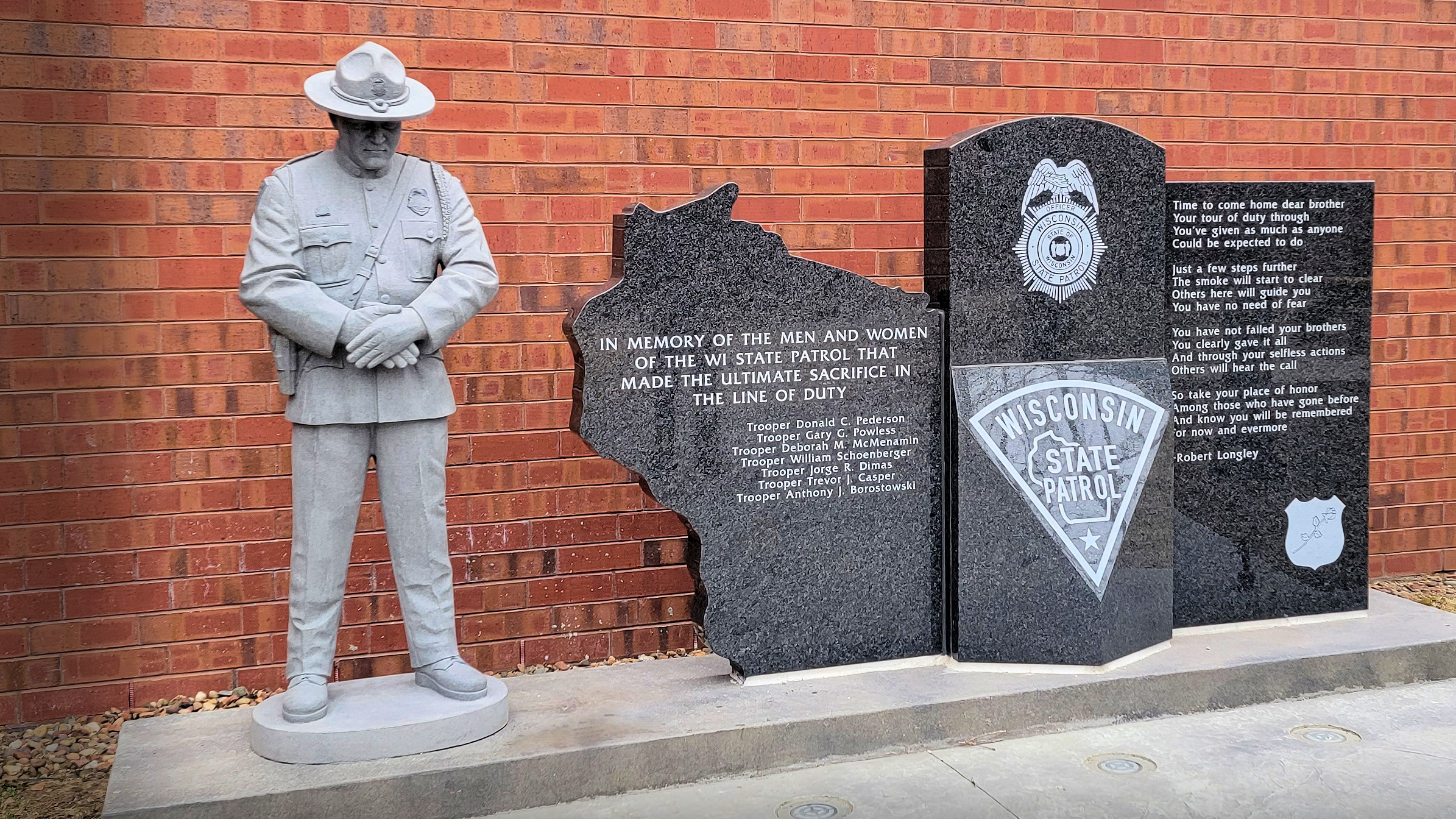 Wisconsin State Patrol Sculpture (002).png
